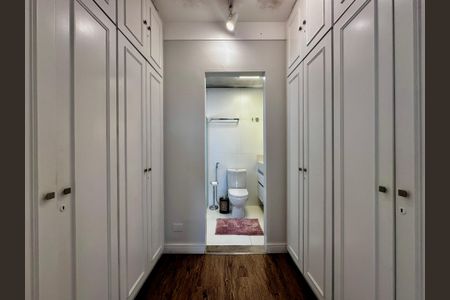 Casa à venda com 490m², 5 quartos e 3 vagasCloset Suíte 1