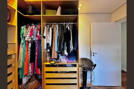 Casa à venda com 490m², 5 quartos e 3 vagasCloset 1 Suíte 5