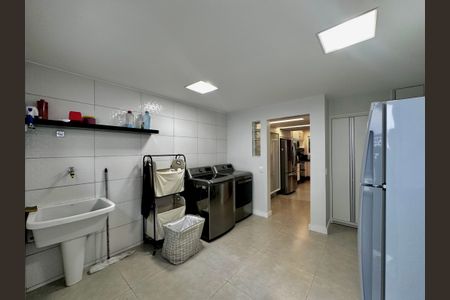 Casa à venda com 490m², 5 quartos e 3 vagasÁrea de Serviço