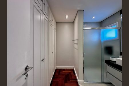Casa à venda com 490m², 5 quartos e 3 vagasCloset 2 Suíte 5