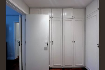 Casa à venda com 490m², 5 quartos e 3 vagasCloset Suíte 4