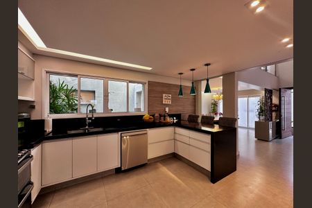 Casa à venda com 490m², 5 quartos e 3 vagasCozinha