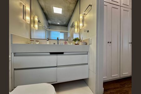 Casa à venda com 490m², 5 quartos e 3 vagasBanheiro Suíte 1