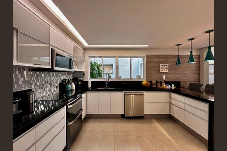 Casa à venda com 490m², 5 quartos e 3 vagasCozinha