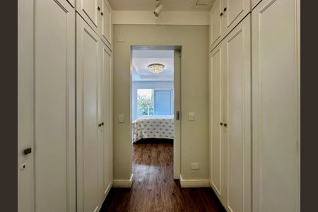 Casa à venda com 490m², 5 quartos e 3 vagasCloset Suíte 1