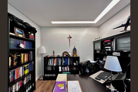 Casa à venda com 490m², 5 quartos e 3 vagasEscritório