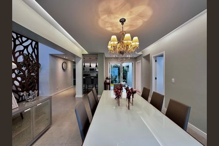 Casa à venda com 490m², 5 quartos e 3 vagasSala