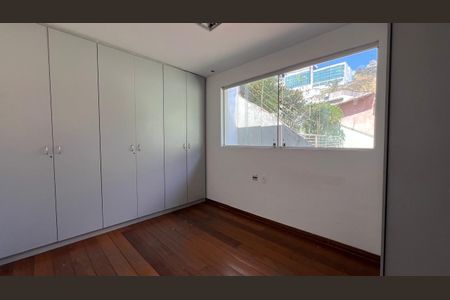 Casa para alugar com 539m², 5 quartos e 8 vagas Casa para alugar com 539m², 5 quartos e 8 vagasQuarto 1