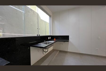 Casa para alugar com 539m², 5 quartos e 8 vagas Casa para alugar com 539m², 5 quartos e 8 vagasCozinha