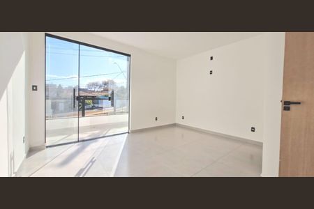 Casa à venda com 180m², 3 quartos e 2 vagas Casa à venda com 180m², 3 quartos e 2 vagasSuite