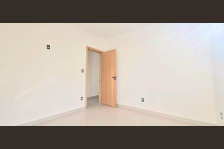 Casa à venda com 180m², 3 quartos e 2 vagas Casa à venda com 180m², 3 quartos e 2 vagasQuarto 1