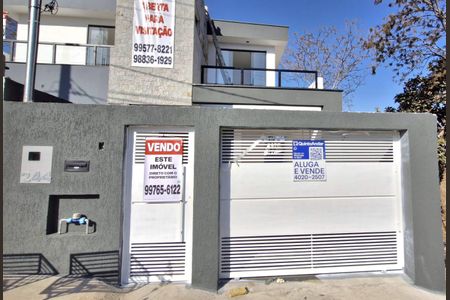 Casa à venda com 180m², 3 quartos e 2 vagas Casa à venda com 180m², 3 quartos e 2 vagasFachada