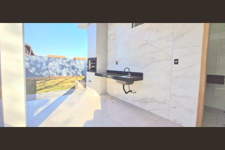 Casa à venda com 180m², 3 quartos e 2 vagas Casa à venda com 180m², 3 quartos e 2 vagasCozinha