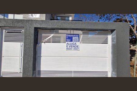 Casa à venda com 180m², 3 quartos e 2 vagas Casa à venda com 180m², 3 quartos e 2 vagasFachada/Placa