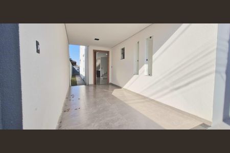 Casa à venda com 180m², 3 quartos e 2 vagas Casa à venda com 180m², 3 quartos e 2 vagasÁrea Externa