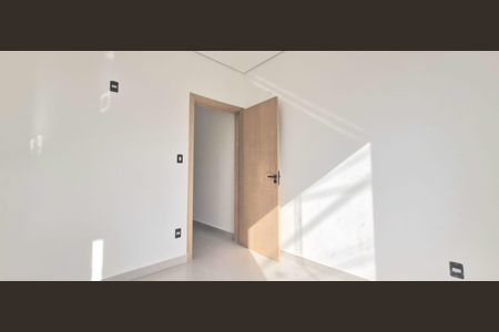 Casa à venda com 180m², 3 quartos e 2 vagas Casa à venda com 180m², 3 quartos e 2 vagasQuarto 1