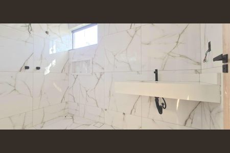 Casa à venda com 180m², 3 quartos e 2 vagas Casa à venda com 180m², 3 quartos e 2 vagasBanheiro da Suíte