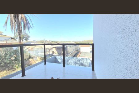 Casa à venda com 180m², 3 quartos e 2 vagas Casa à venda com 180m², 3 quartos e 2 vagasVaranda do Quarto 3