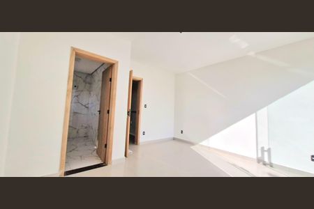 Casa à venda com 180m², 3 quartos e 2 vagas Casa à venda com 180m², 3 quartos e 2 vagasSuíte