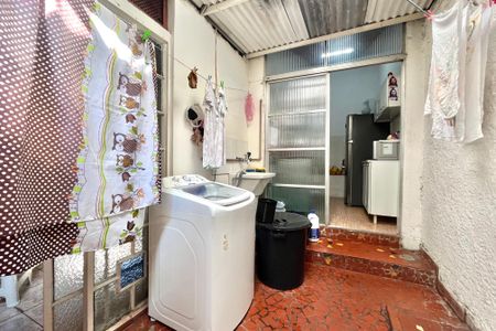 Casa à venda com 300m², 3 quartos e 2 vagasÁrea de Serviço