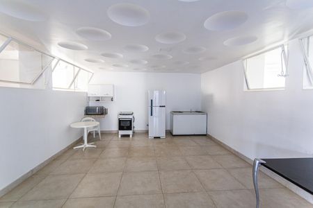 Apartamento para alugar com 70m², 2 quartos e 1 vaga Apartamento para alugar com 70m², 2 quartos e 1 vagaÁrea comum - Cozinha do Salão de festas