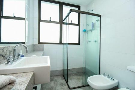 Apartamento à venda com 140m², 3 quartos e 3 vagas Apartamento à venda com 140m², 3 quartos e 3 vagasBanheiro