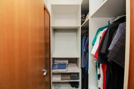 Apartamento à venda com 140m², 3 quartos e 3 vagas Apartamento à venda com 140m², 3 quartos e 3 vagasSuíte 2 Closet