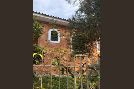 Casa à venda com 215m², 3 quartos e 2 vagasFachada