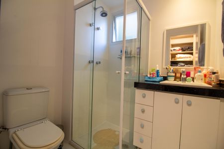 Apartamento à venda com 241m², 4 quartos e 4 vagas Apartamento à venda com 241m², 4 quartos e 4 vagasBanheiro da Suíte 2