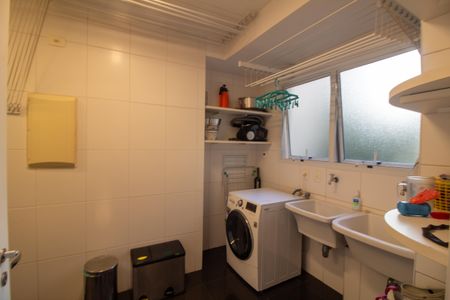 Apartamento à venda com 241m², 4 quartos e 4 vagas Apartamento à venda com 241m², 4 quartos e 4 vagasÁrea de Serviço