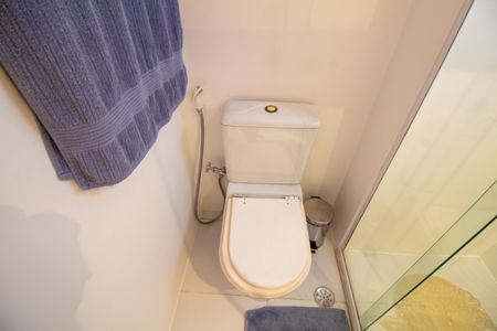 Apartamento à venda com 241m², 4 quartos e 4 vagas Apartamento à venda com 241m², 4 quartos e 4 vagasBanheiro da Suíte 2