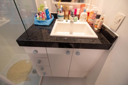 Apartamento à venda com 241m², 4 quartos e 4 vagas Apartamento à venda com 241m², 4 quartos e 4 vagasBanheiro da Suíte 2