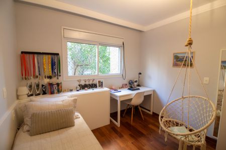 Apartamento à venda com 241m², 4 quartos e 4 vagas Apartamento à venda com 241m², 4 quartos e 4 vagasSuíte 2