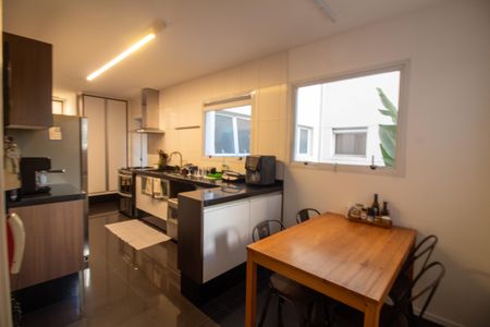 Apartamento à venda com 241m², 4 quartos e 4 vagas Apartamento à venda com 241m², 4 quartos e 4 vagasCopa