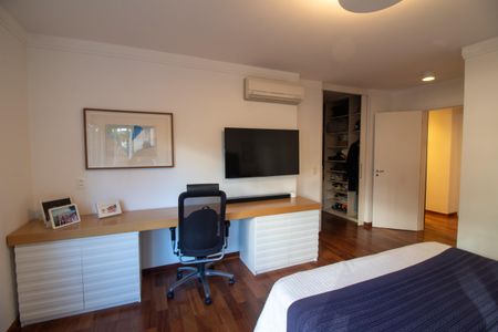 Apartamento à venda com 241m², 4 quartos e 4 vagas Apartamento à venda com 241m², 4 quartos e 4 vagasSuíte 4