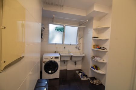 Apartamento à venda com 241m², 4 quartos e 4 vagas Apartamento à venda com 241m², 4 quartos e 4 vagasÁrea de Serviço