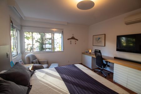 Apartamento à venda com 241m², 4 quartos e 4 vagas Apartamento à venda com 241m², 4 quartos e 4 vagasSuíte 4