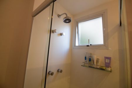 Apartamento à venda com 241m², 4 quartos e 4 vagas Apartamento à venda com 241m², 4 quartos e 4 vagasBanheiro da Suíte 2