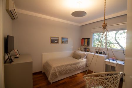 Apartamento à venda com 241m², 4 quartos e 4 vagas Apartamento à venda com 241m², 4 quartos e 4 vagasSuíte 2