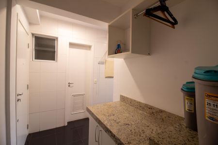 Apartamento à venda com 241m², 4 quartos e 4 vagas Apartamento à venda com 241m², 4 quartos e 4 vagasDespensa