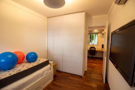 Apartamento à venda com 241m², 4 quartos e 4 vagas Apartamento à venda com 241m², 4 quartos e 4 vagasSuíte 1