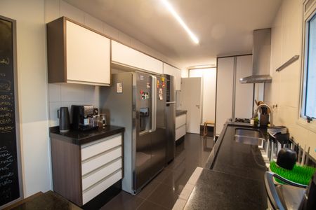 Apartamento à venda com 241m², 4 quartos e 4 vagas Apartamento à venda com 241m², 4 quartos e 4 vagasCozinha