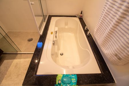 Apartamento à venda com 241m², 4 quartos e 4 vagas Apartamento à venda com 241m², 4 quartos e 4 vagasBanheiro da Suíte 4