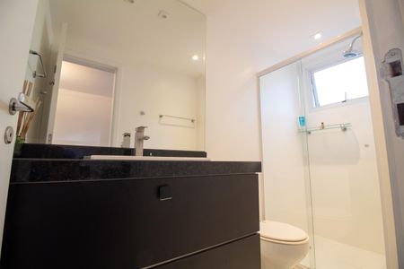 Apartamento à venda com 241m², 4 quartos e 4 vagas Apartamento à venda com 241m², 4 quartos e 4 vagasBanheiro da Suíte 1