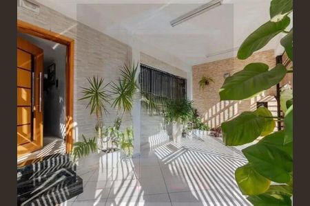 Casa à venda com 250m², 3 quartos e 4 vagas Casa à venda com 250m², 3 quartos e 4 vagasFoto 01