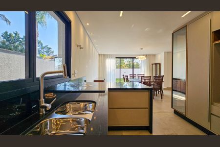 Casa para alugar com 350m², 4 quartos e 4 vagas Casa para alugar com 350m², 4 quartos e 4 vagasCozinha