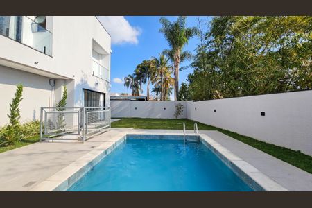 Casa para alugar com 350m², 4 quartos e 4 vagas Casa para alugar com 350m², 4 quartos e 4 vagasPiscina