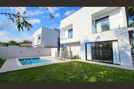 Casa para alugar com 350m², 4 quartos e 4 vagas Casa para alugar com 350m², 4 quartos e 4 vagasPiscina