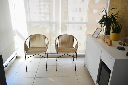 Sacada de apartamento à venda com 2 quartos, 58m² em Chácara Inglesa, São Paulo