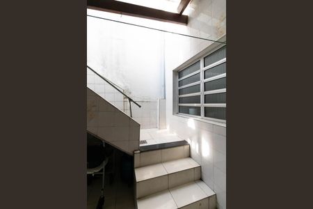 Casa de condomínio à venda com 150m², 2 quartos e 2 vagas Casa de condomínio à venda com 150m², 2 quartos e 2 vagasEscada